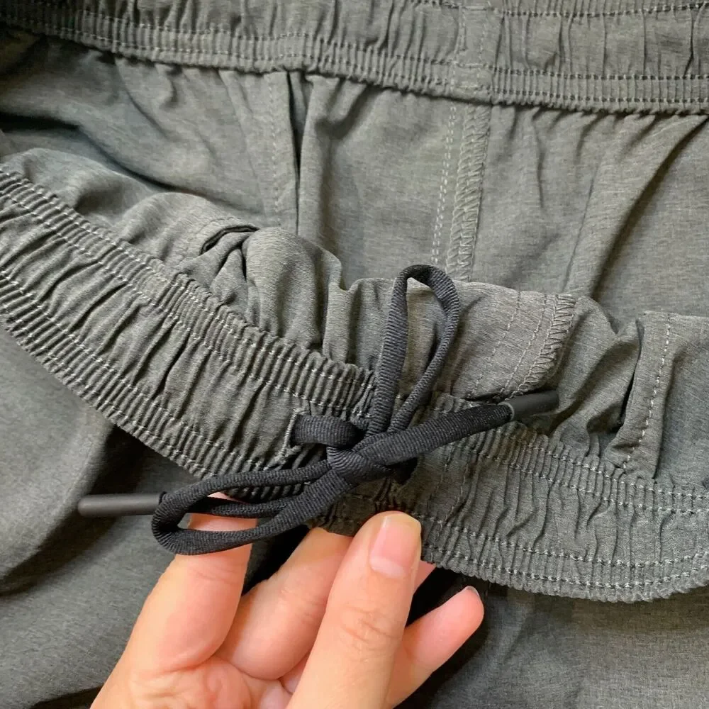 Chubbies Shorts Mens M Medium Charcoal Grey Mid Rise‎ Elastic Waist Stretch Swim